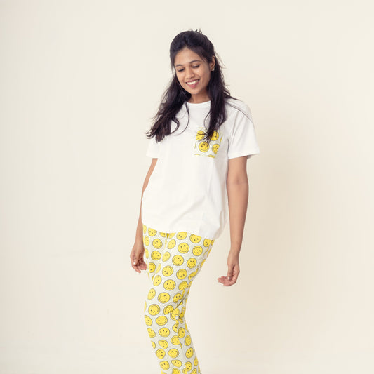 White Smiley Bloom – Luxe Teejamas