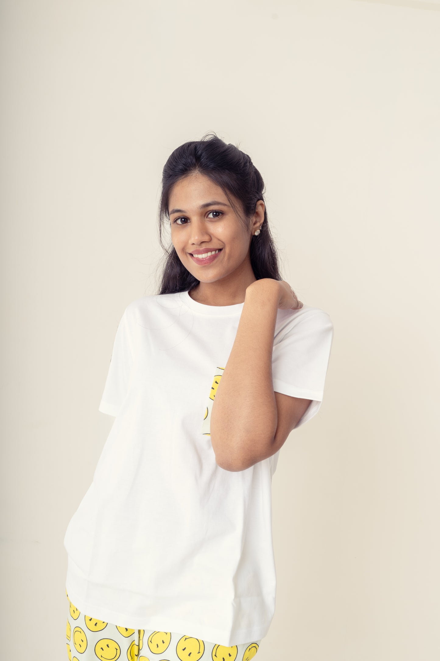 White Smiley Bloom – Luxe Teejamas