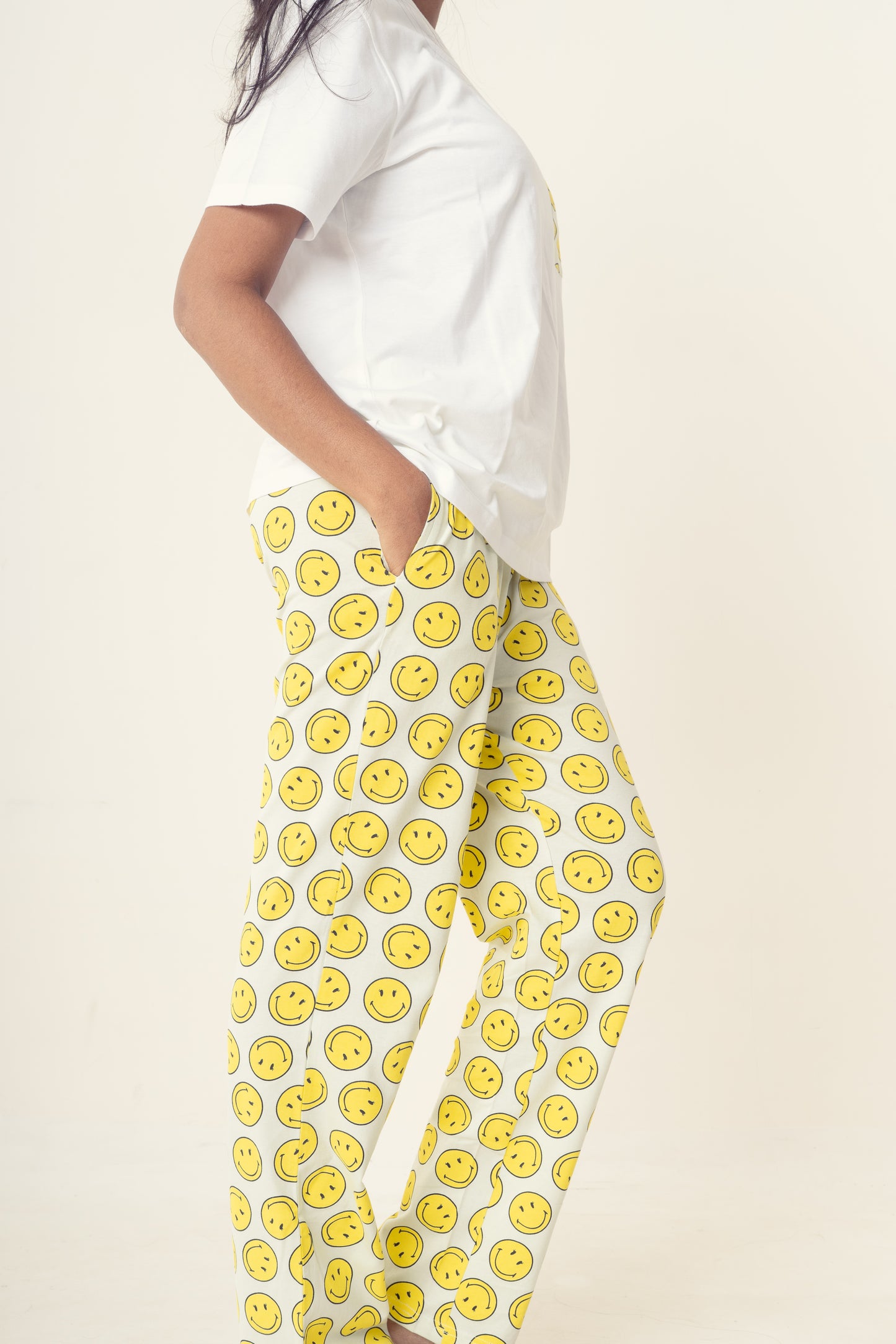 White Smiley Bloom – Luxe Teejamas