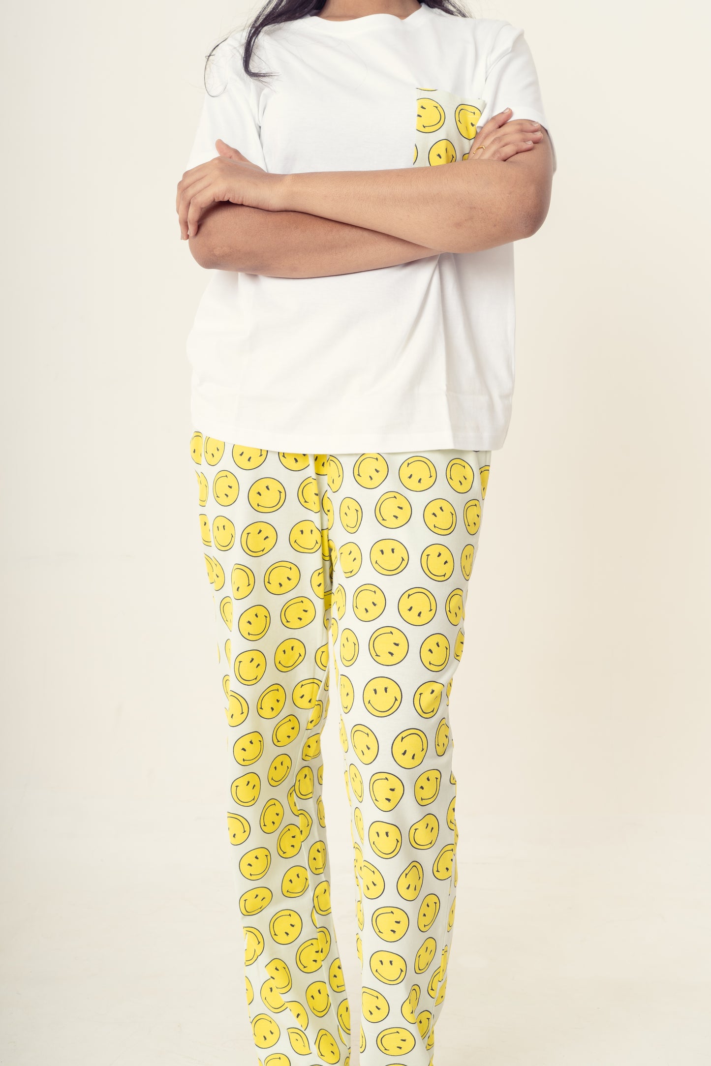 White Smiley Bloom – Luxe Teejamas